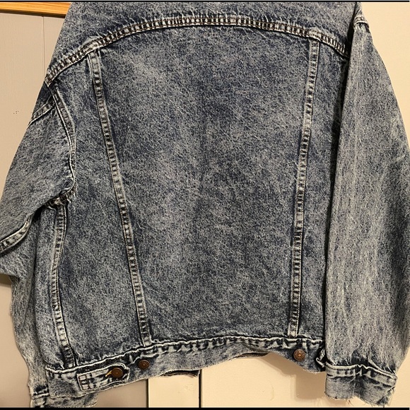 VINTAGE distressed LEVIS jean jacket - Picture 2 of 5